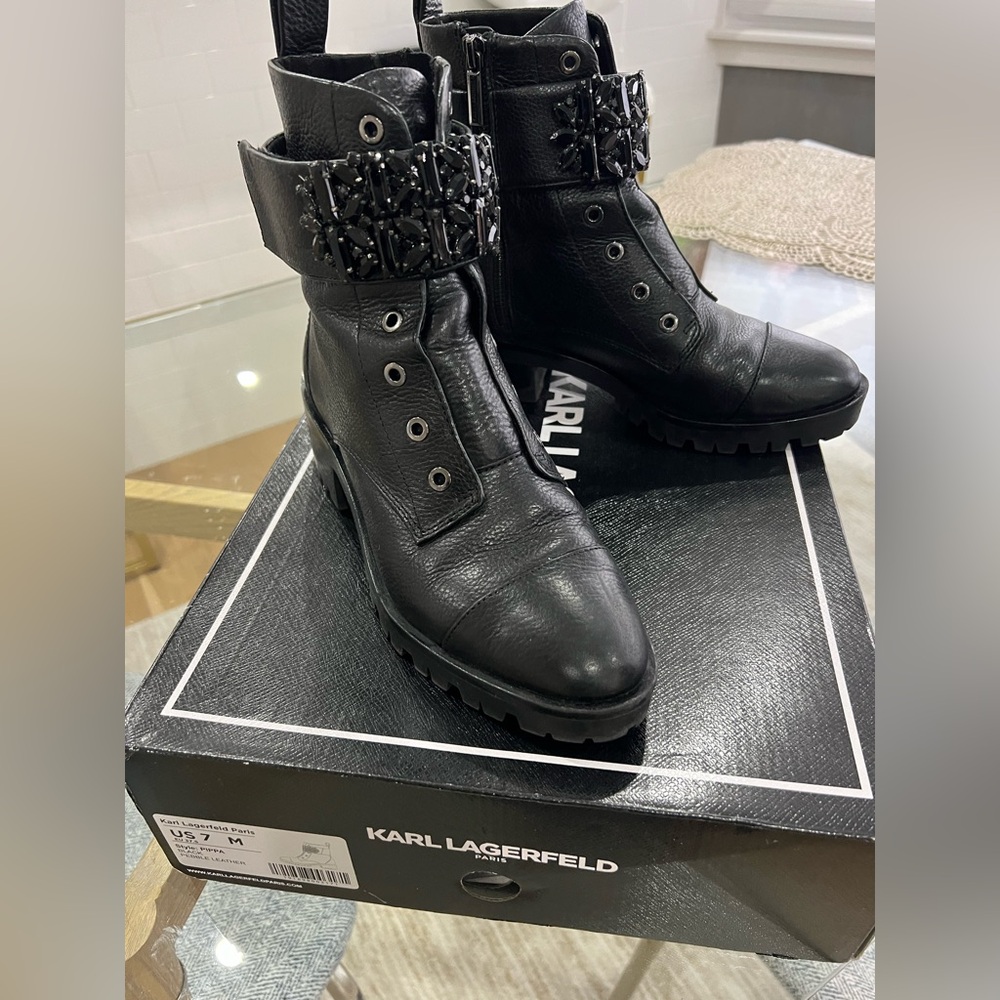 Karl Lagerfeld Paris “Pippa” black pebbled leather combat boots, size 7